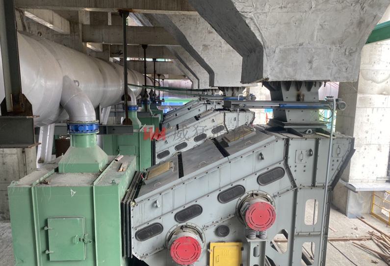 內(nèi)蒙古某鋼廠復(fù)頻篩使用現(xiàn)場(chǎng)